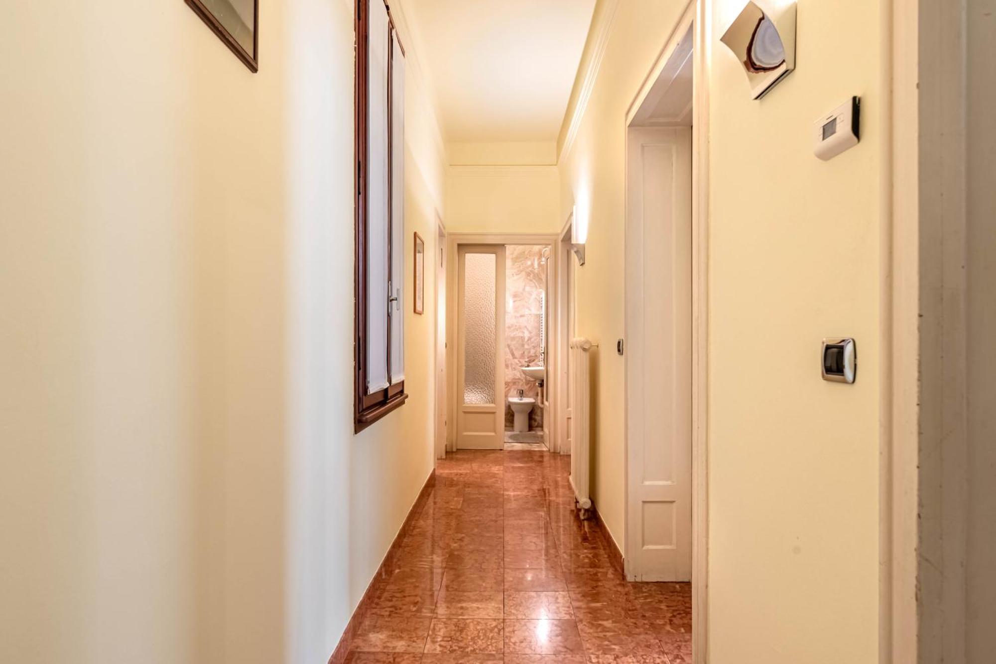 Piazza Isolo Central Apartment เวโรนา ภายนอก รูปภาพ