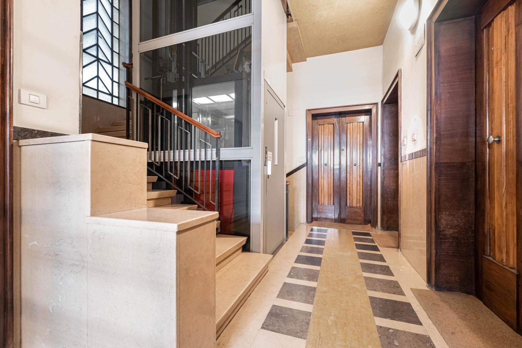 Piazza Isolo Central Apartment เวโรนา ภายนอก รูปภาพ