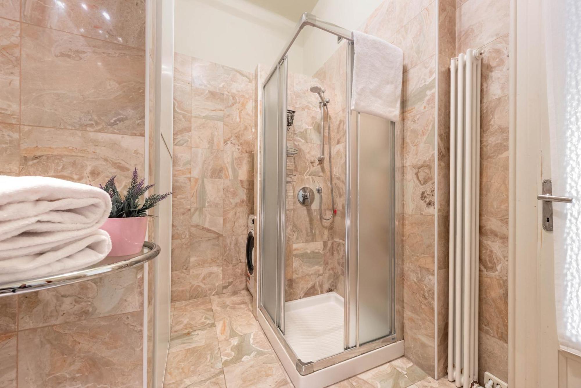 Piazza Isolo Central Apartment เวโรนา ภายนอก รูปภาพ