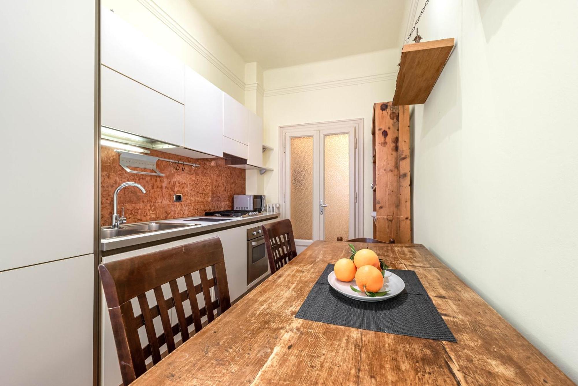 Piazza Isolo Central Apartment เวโรนา ภายนอก รูปภาพ