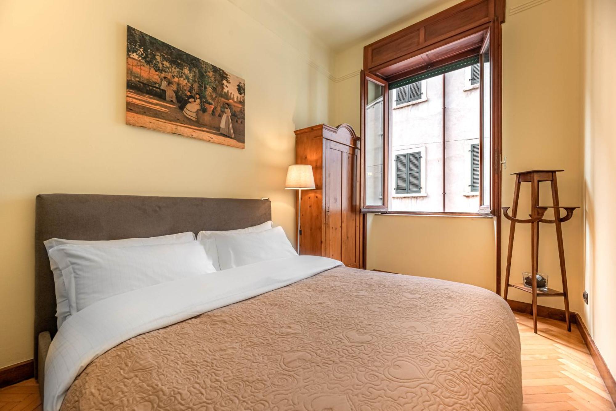 Piazza Isolo Central Apartment เวโรนา ภายนอก รูปภาพ